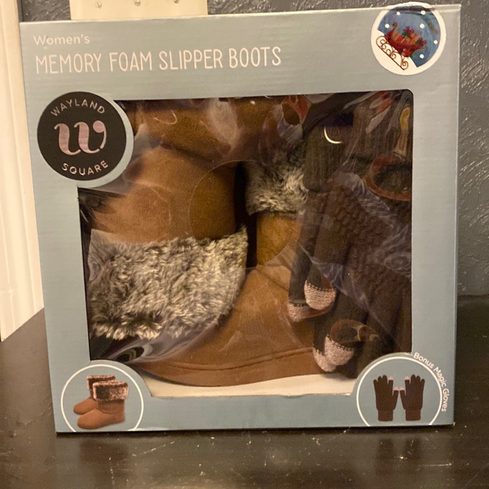 NIB Wayland Square Womens memory foam slipper boots